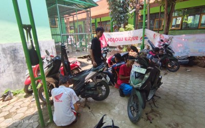 MAN 1 Tuban Gelar Pelatihan Praktik Otomotif Bersama AHAS Motor