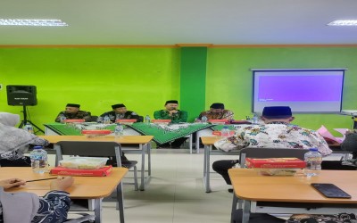 MGMP Bahasa Inggris MA Kabupaten Tuban Gelar Bedah Novel di MAN 1 Tuban