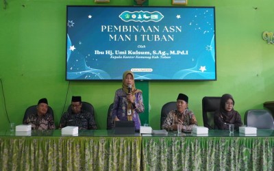 Semangat Baru di Awal Syawal: Kepala Kemenag Tuban Hj. Umi Kulsum Beri Pembinaan dan Halal Bihalal di MAN 1 Tuban